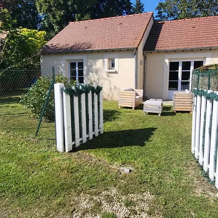 Maison De Plein Pied Avec Jardin Privatif Centre Ville Milly-la-Foret Exterior foto